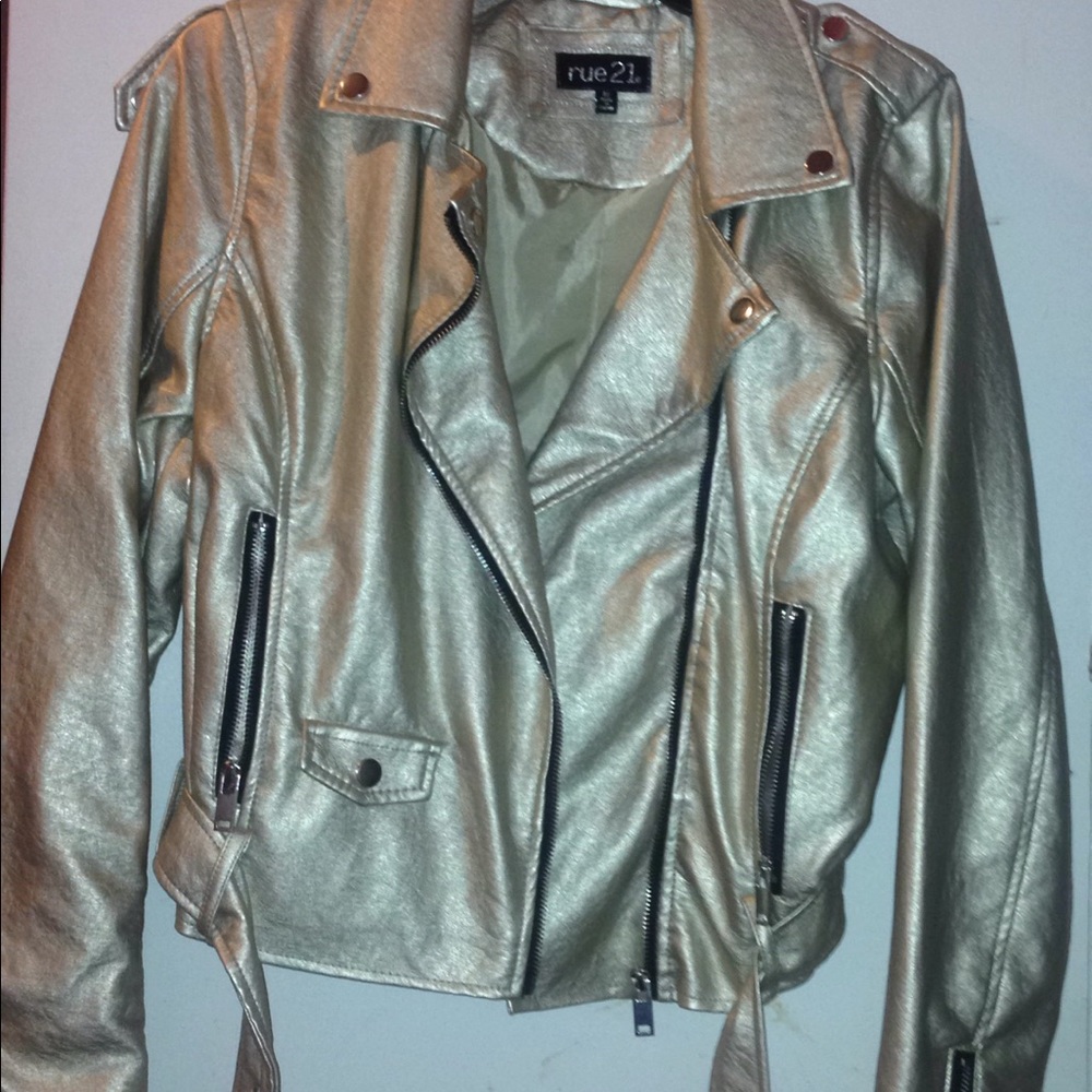 Gold,leather jacket ✨💅🏽